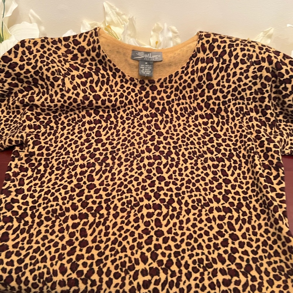 Women's Leopard print pull over sweater size medium.